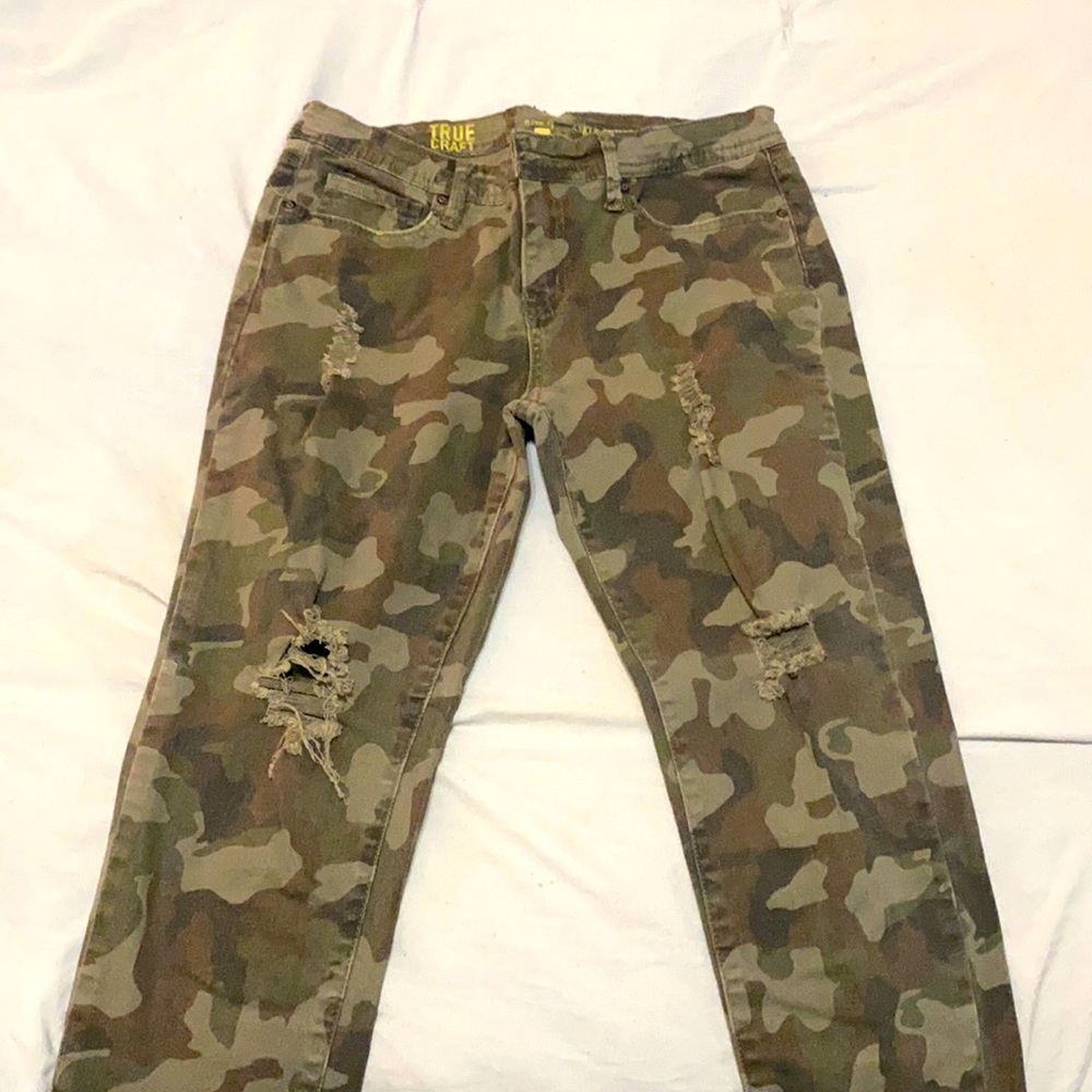 True Craft distressed skinnies